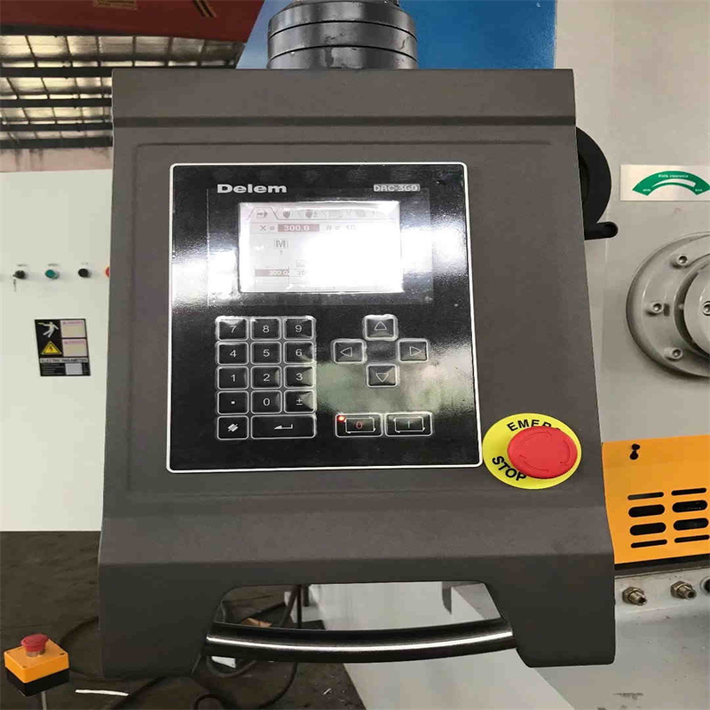 Mozteko makina elektrikoa Metalezko xafla ebakitzeko makina Guillotina Zizaila elektrikoa